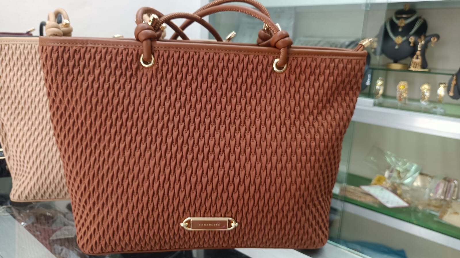 স্টাইলিশ ও ইউনিক ডিজাইন ব্যাগ (Collection UAE)